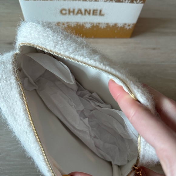 Chanel 2024 Maximum Brilliance Lipgloss Trio Holiday Set - Picture 6 of 6